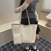 Modische Messenger Bag mit kontrastierenden Farben, vielseitige Schultertasche, geräumige Pendlertasche