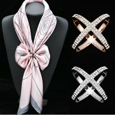 Kreuzbroschen X-Form Schalschnalle Kristallbroschen für Frauen Hohlschals Schnalle Brosche Schmuck Kleidung Zubehör
