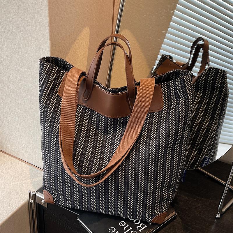 Retro Japanese foreign style hand bag women's bag 2025 new large-capacity casual shoulder bag commuter underarm tote bag