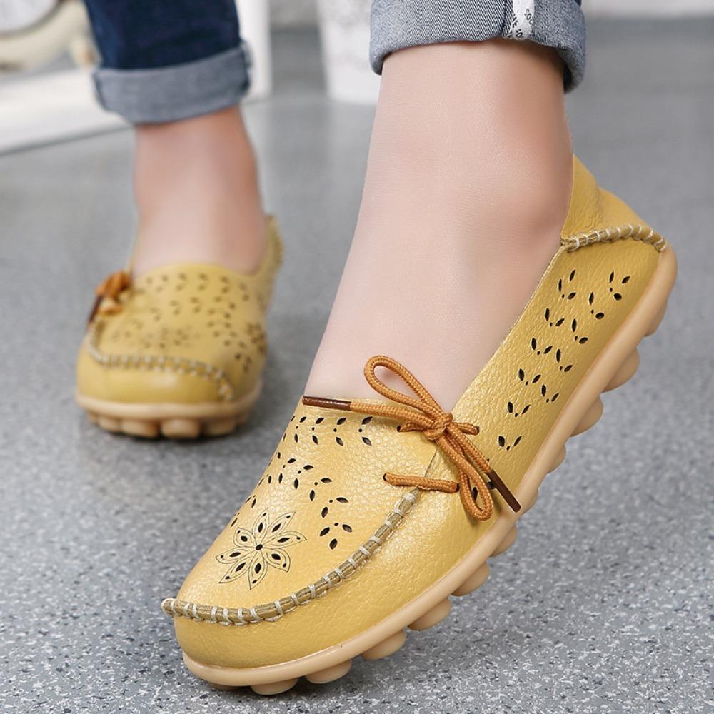 Womens Floral Hollow Leather Shoes Retro Elegant Slip On Flat Shoes Breathable Shallow Shoes Elegant Office Ladies Footwear