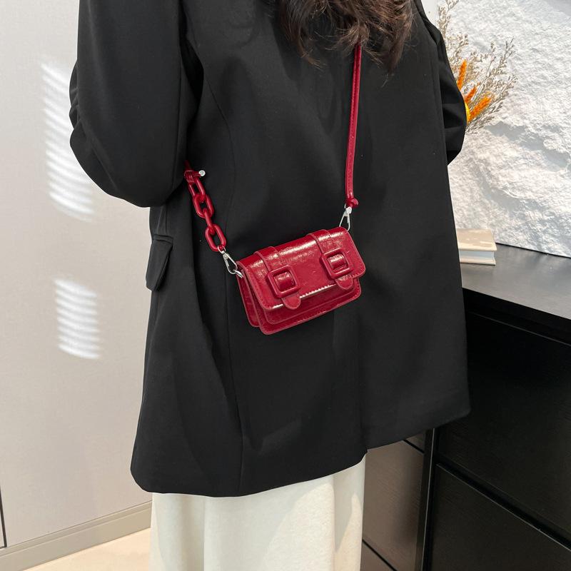 Mini Small Bag Women's Summer 2025 New Niche Laser Chain Messenger Bag Advanced Texture Small Square Bag Mouth Red Envelope
