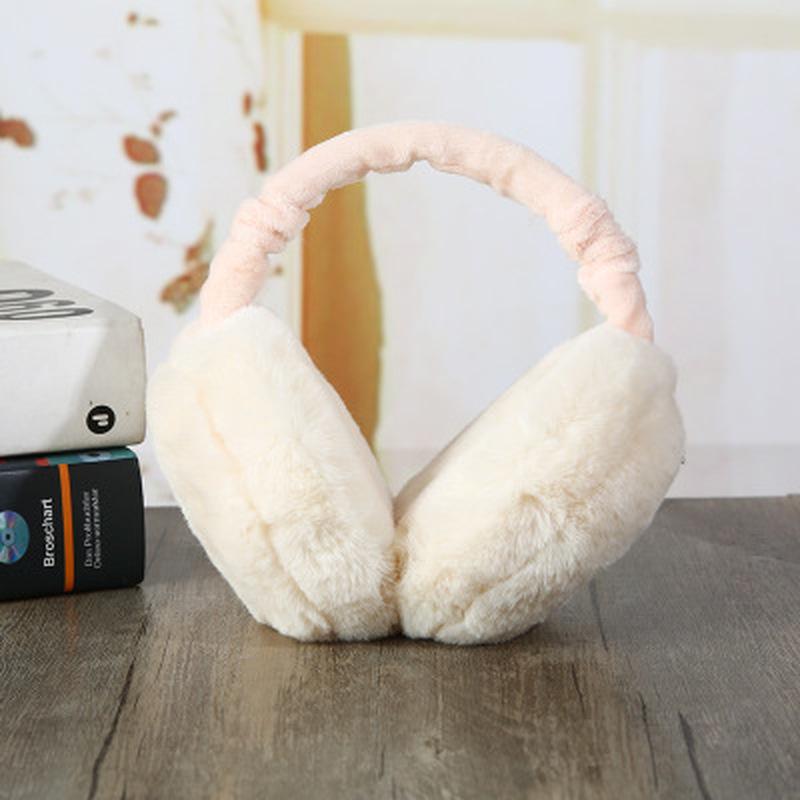 Women who sell fur, winter warm earmuffs the earmuffs on their ears the warmer the headband earmuffs