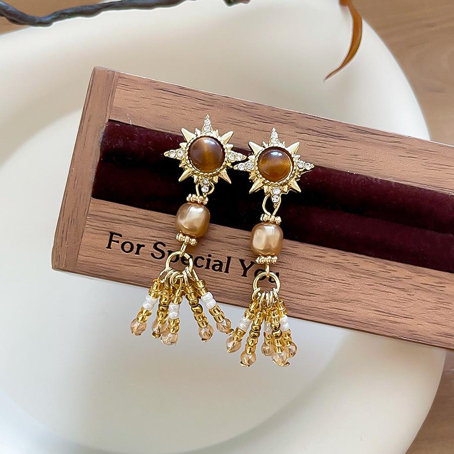 Antique Resin Pearl Tassel Stud Earrings - Silver Needle, High-End Retro Fashion for Women