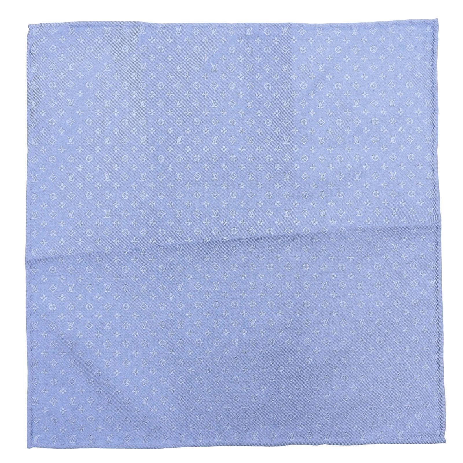 

Excellent LOUIS VUITTON handkerchief blue silk mens M76266 Used
