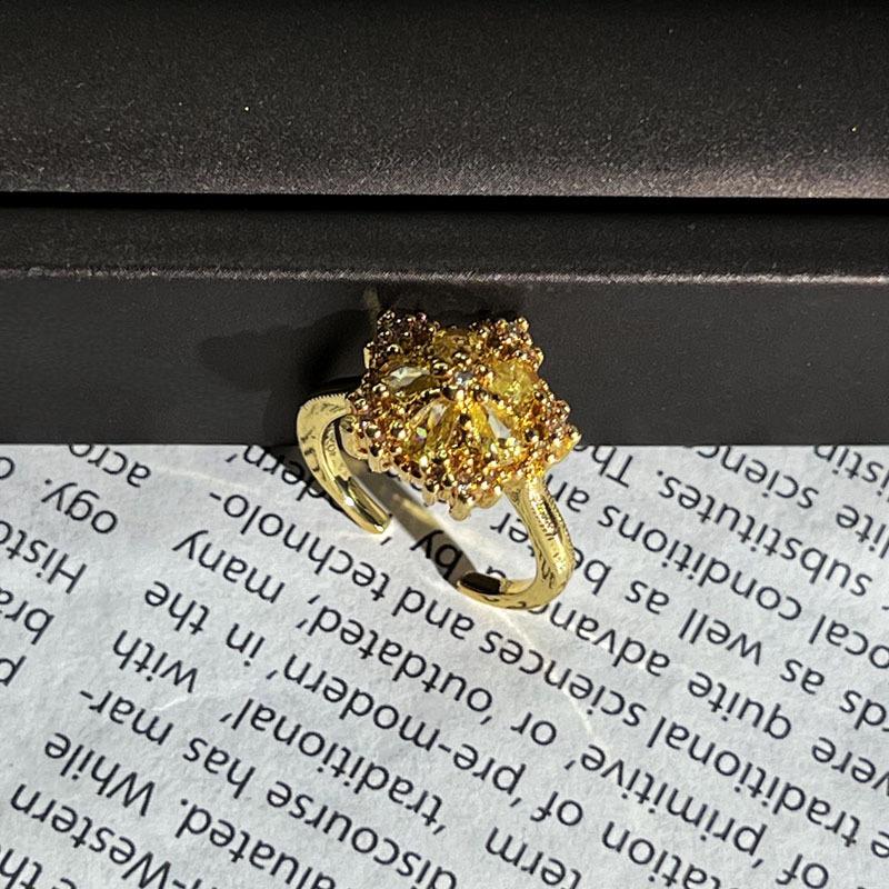Bright Small Broken Diamonds Inlaid with Flowers Retro Light Luxury Temperament Ring Women's Ins Cold Wind Niche High-end Ring