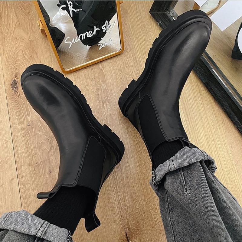 Kundalik erkaklar charm poyafzallari 2024 Kuz Qish Yangi Erkaklar uchun Chelsea Botinkalari Yuqori Qo'nji Slip-on Mashhur Trenddagi Mototsikl Botinkalari Botas