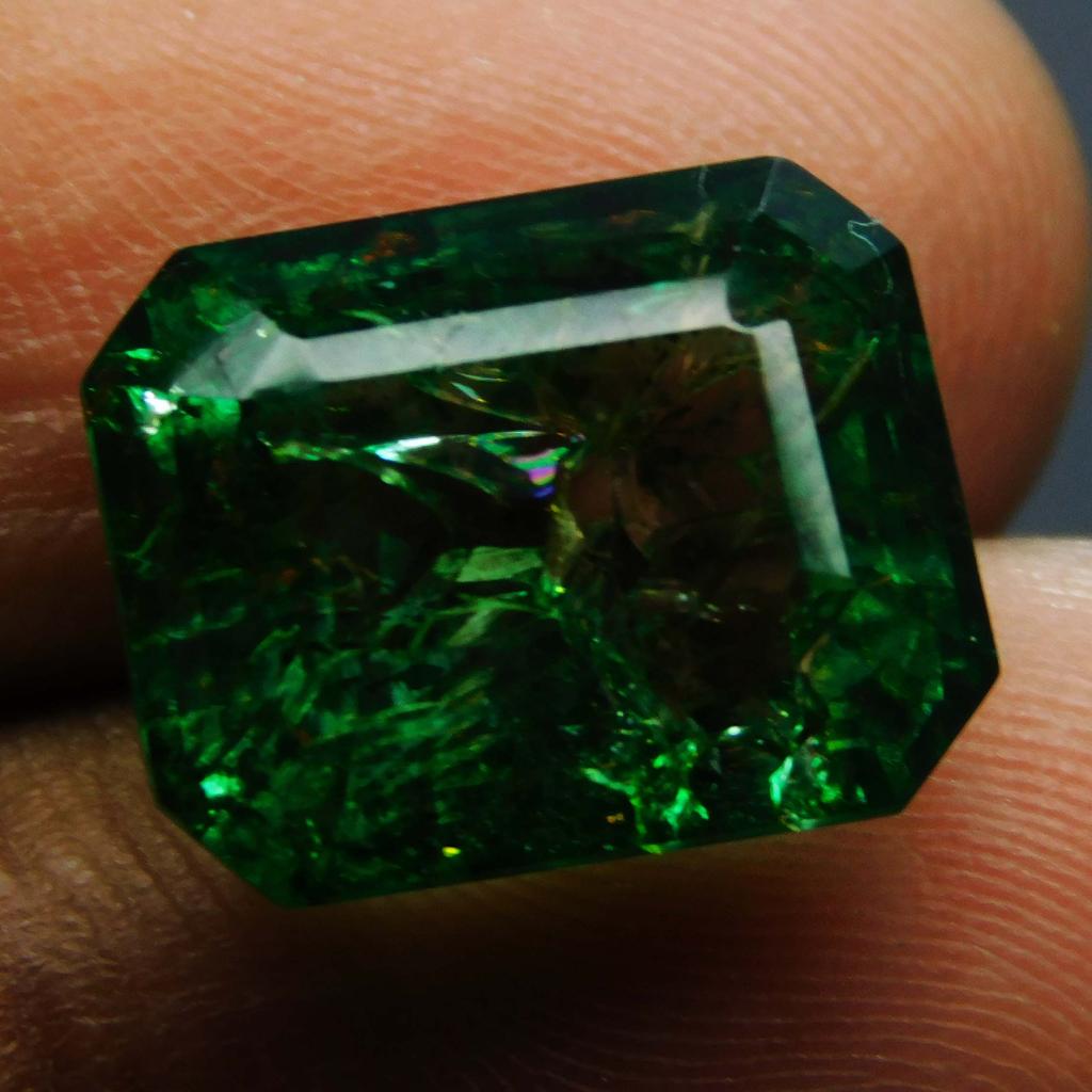 Natürlicher kolumbianischer Smaragd Form 9 Karat Grüner Smaragd ZERTIFIZIERTER loser Edelstein