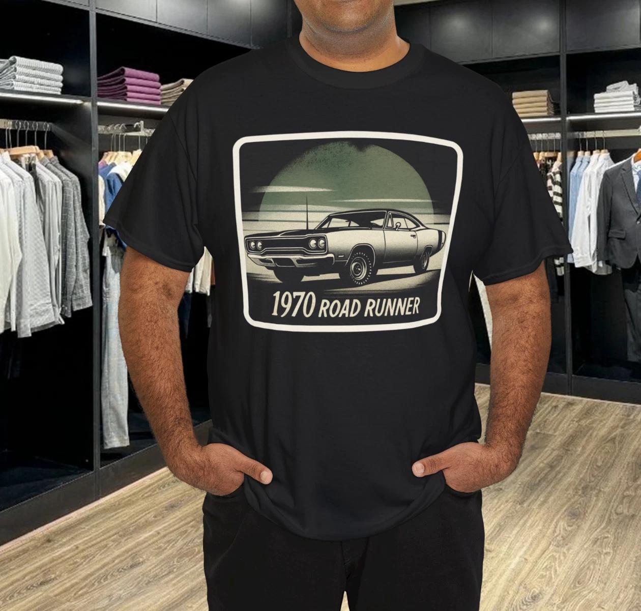 1970 Road Runner Classic Muscle Car Vintage Retro Art Illustration T-Shirt S