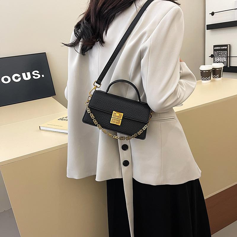 New Stylish and Simple Heavy Industry Chain Flip Bag Portable Shoulder Oblique Span Trendy Women's Bag