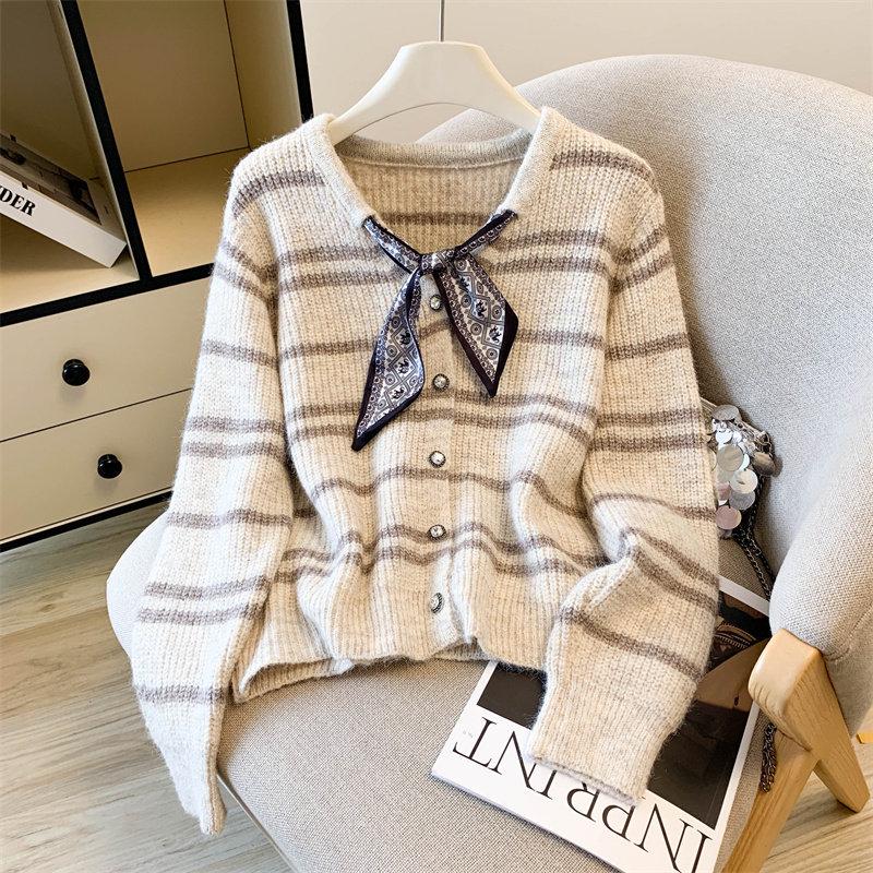 2026 Autumn/Winter V-neck Striped Knit Cardigan, Women's Loose Slimming Long Sleeve Sweater.