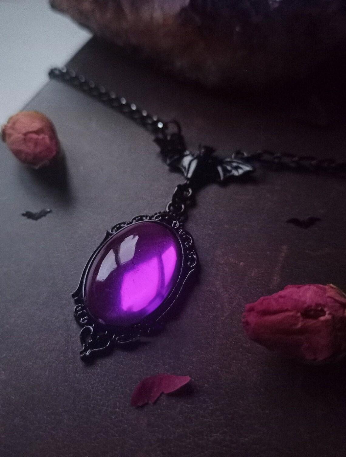 

Викторианское готическое черное ожерелье-камея с летучей мышью, вампиром и ведьмой