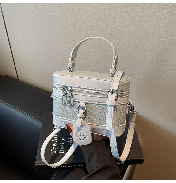 Handbag Bag Women's 2025 New Cute Girl Bucket Bag About Texture Shoulder Messenger Bag