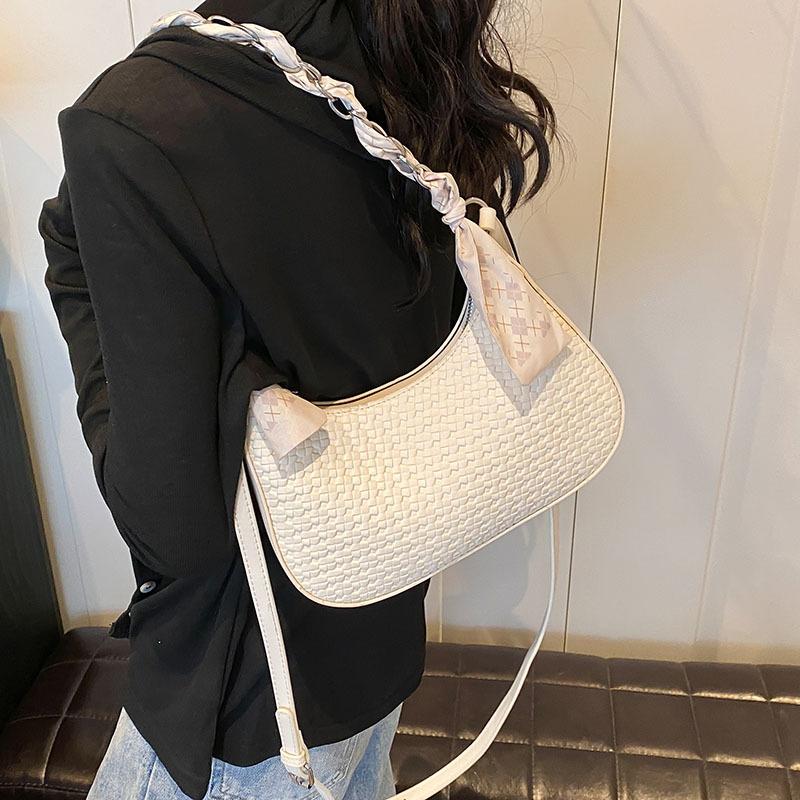 New niche high-end underarm baguette bag women's 2025 new trendy versatile chain shoulder bag