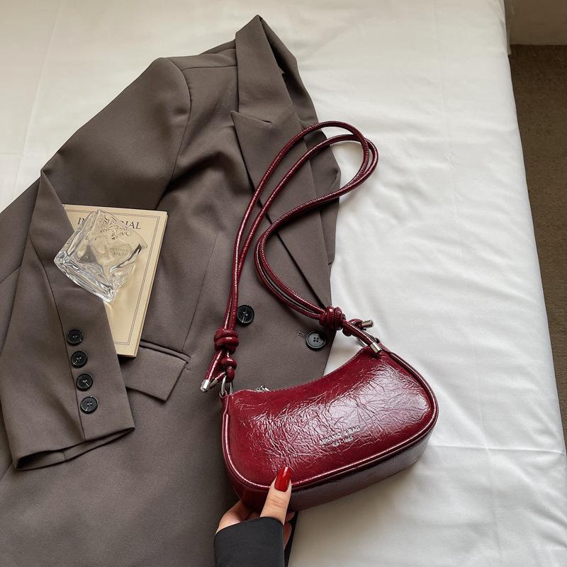 This year's popular textured bag women's 2025 summer new trendy fashion foreign style messenger bag foreign style shoulder armpit bag