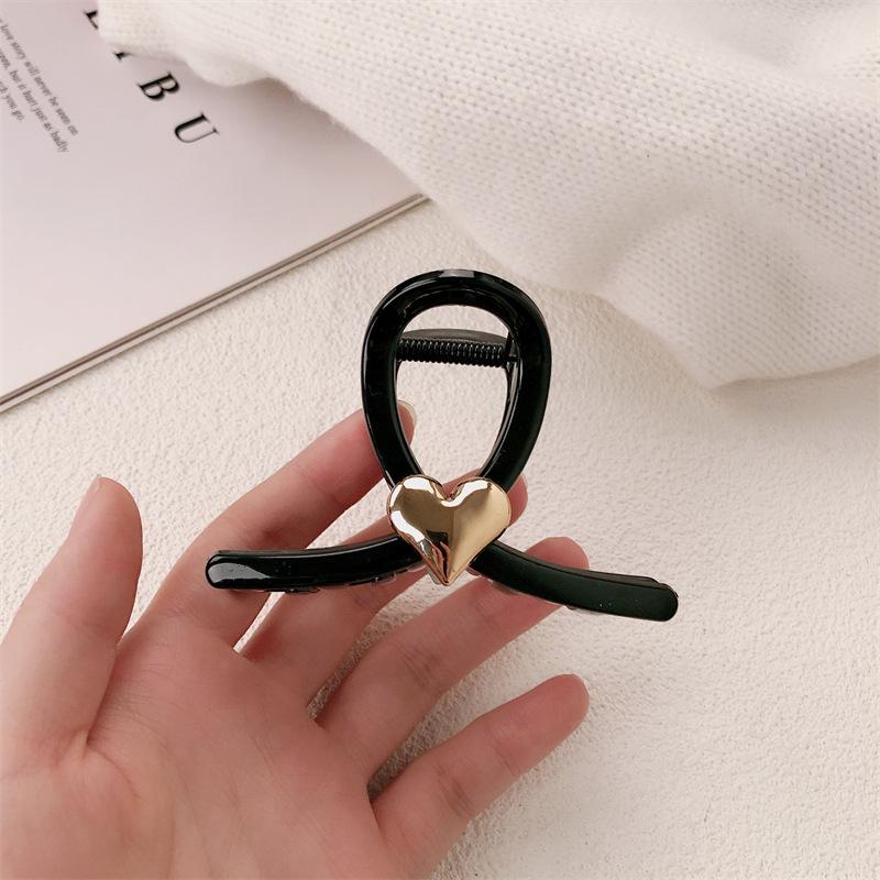 1pc Love black grab clip women's new high-end hair clip, shark clip at the back of the head, medium clip headband