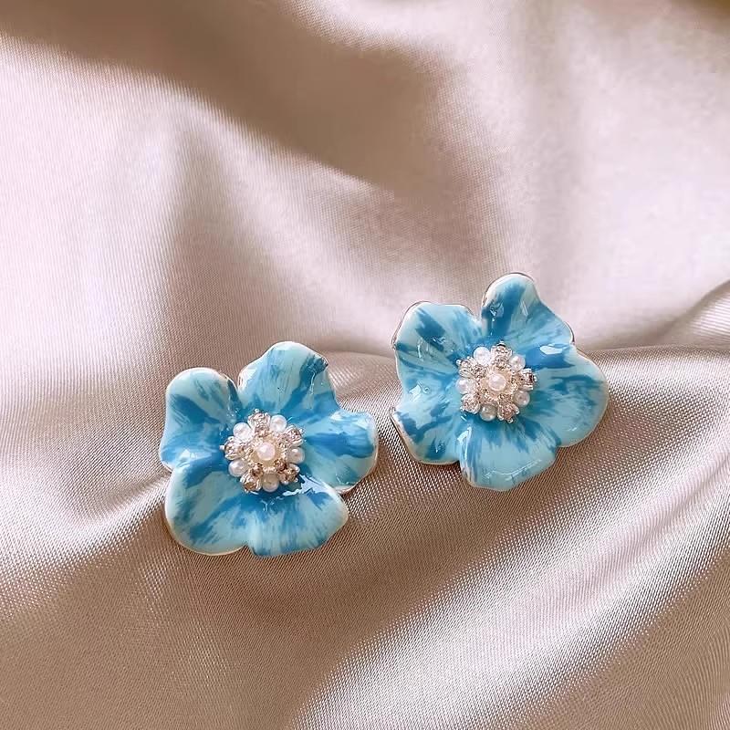 Light Luxury Exquisite Micro-inlaid Zircon Flower Earrings Elegant High-end Pearl Stud Earrings Niche Design Temperament Earrings