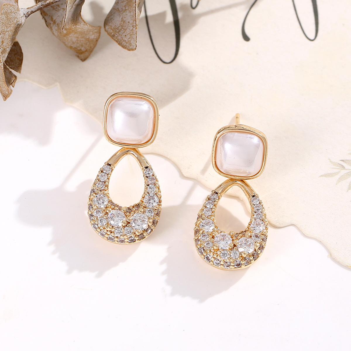 

Elegant Zircon Flower Pearl Drop Earrings Full Diamond Studs Luxury Dangle Earrings For Women Fashion Jewelry