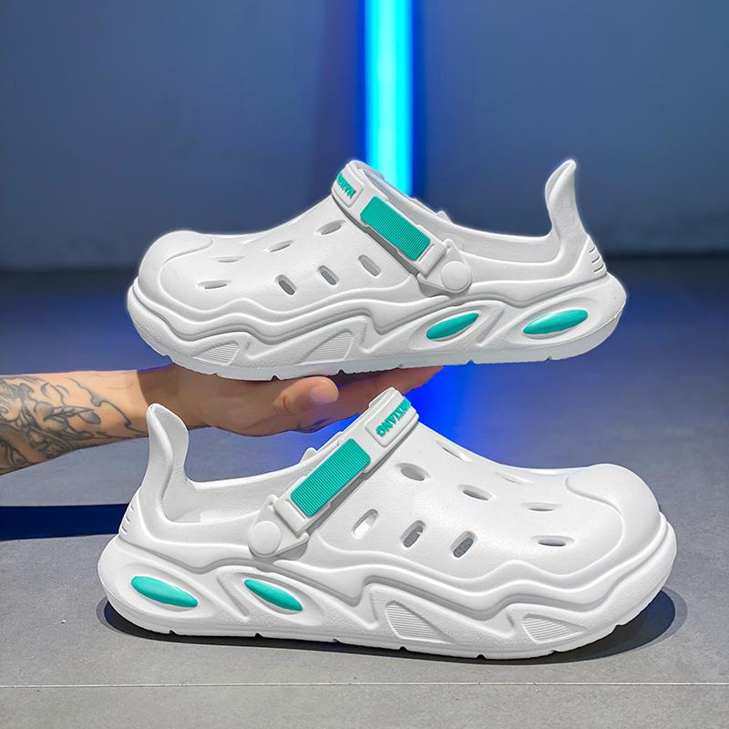 Fashionable Simple Classic Men Hole Shoes Home Bathroom Non-Slip Lightweight Slippers Outdoor Anti-Collision Hollow Garden Shoes