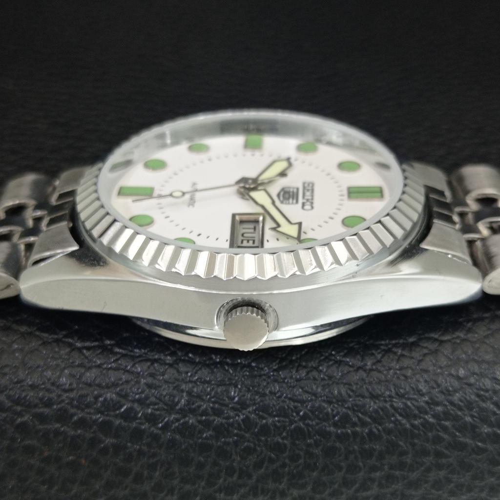 VINTAGE SEIKO 5 AUTOMATIC REFURBISHED JAPAN MENS WHITE DIAL WATCH A444277-1