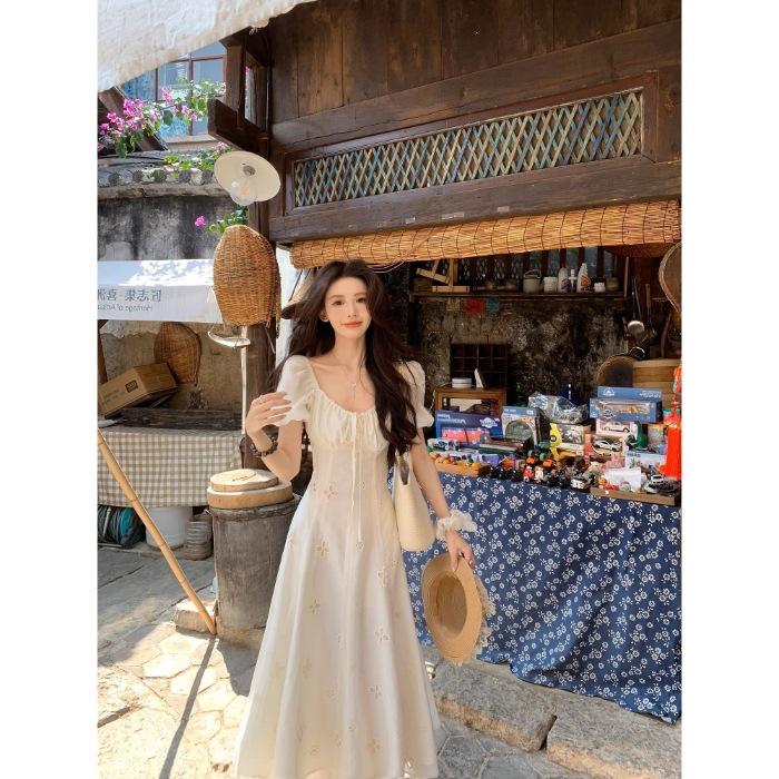 A sweet peach yikett on the run princess long dress summer temperament vacation style thin design white dress