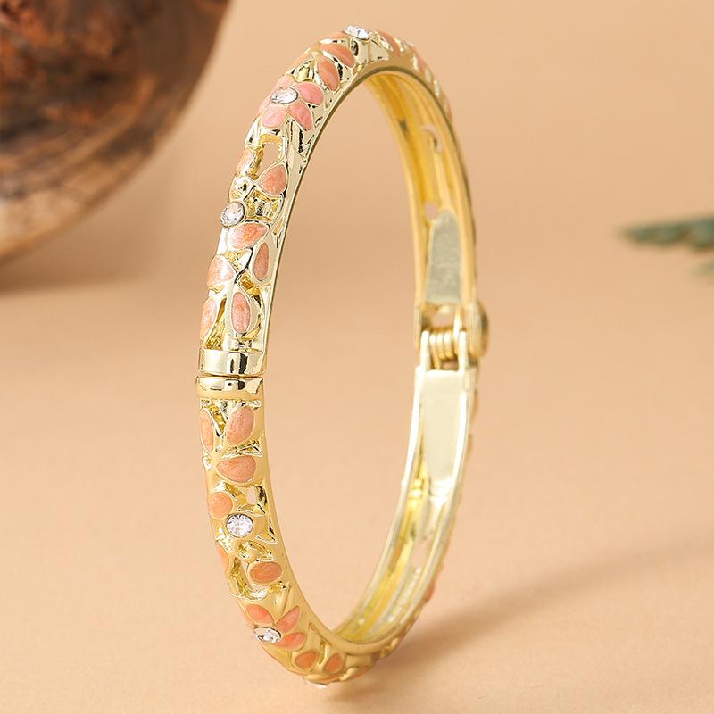 [Retro Chinese Filigree Cloisonne Drip Oil Bangle with Inlaid Diamonds and Hollow Enamel Design]