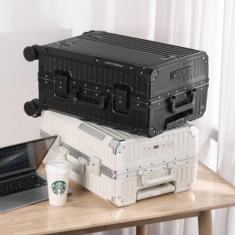 Xiao Yan 20-inch USB Charging Aluminum Frame Carry-on Luggage with Front Laptop Compartment