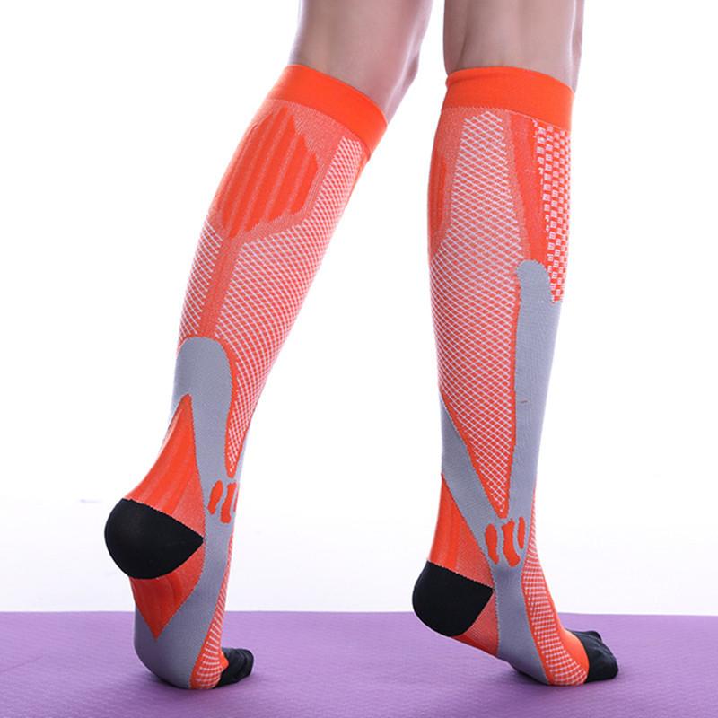 Kompressions-Nylon-Sportstrümpfe Verschiedene Stile Feuchtigkeitstransportierend Lindern Wadenmüdigkeit Kompressionssocken Unisex 15-20 mmHg