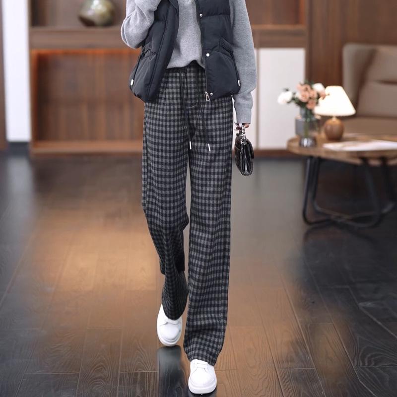 

Stylish Women s Plaid Straight-Leg Pants: 2025 Autumn/Winter High-Waist Slimming Wide-Leg Design L /28 (105-115 lbs)