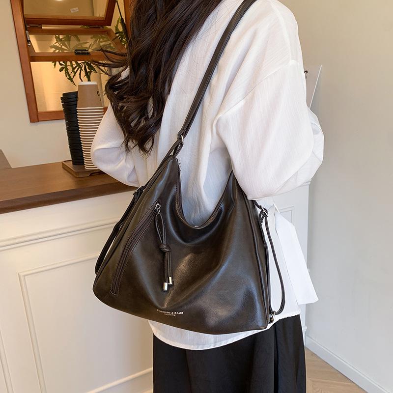 Women's 2025 Spring Retro Tote: Large-Capacity Simple Korean Fashion Shoulder Bag