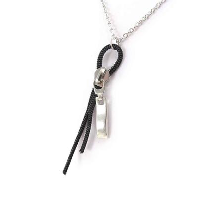 [J6102] - Κολιέ 'Zip Séduction' μαύρο ασημί