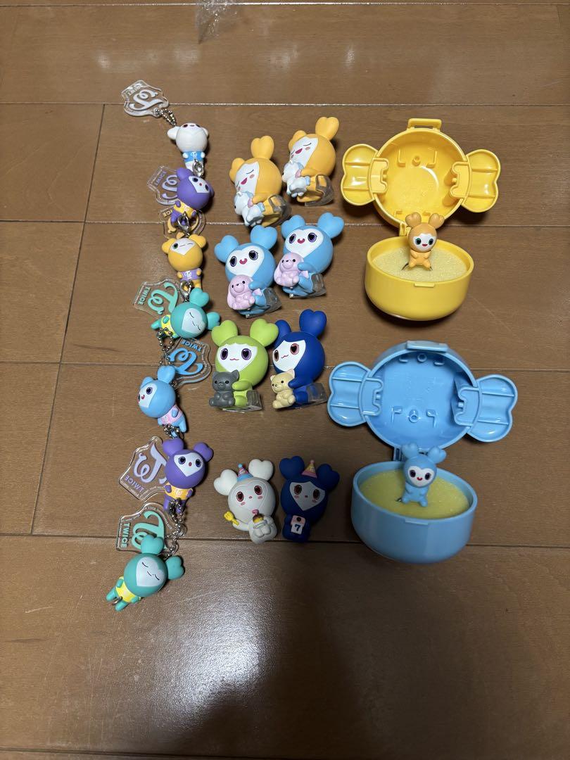 

[Б/У] Цена не снижена TWICE Гачапон 3 вида