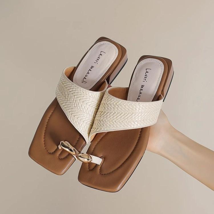 

Fashion Women s New Spring/Summer Square Head Casual and Comfortable Medium Heel Large Metal Accessories Truffle Toe Beach Slippers 35 бежевый