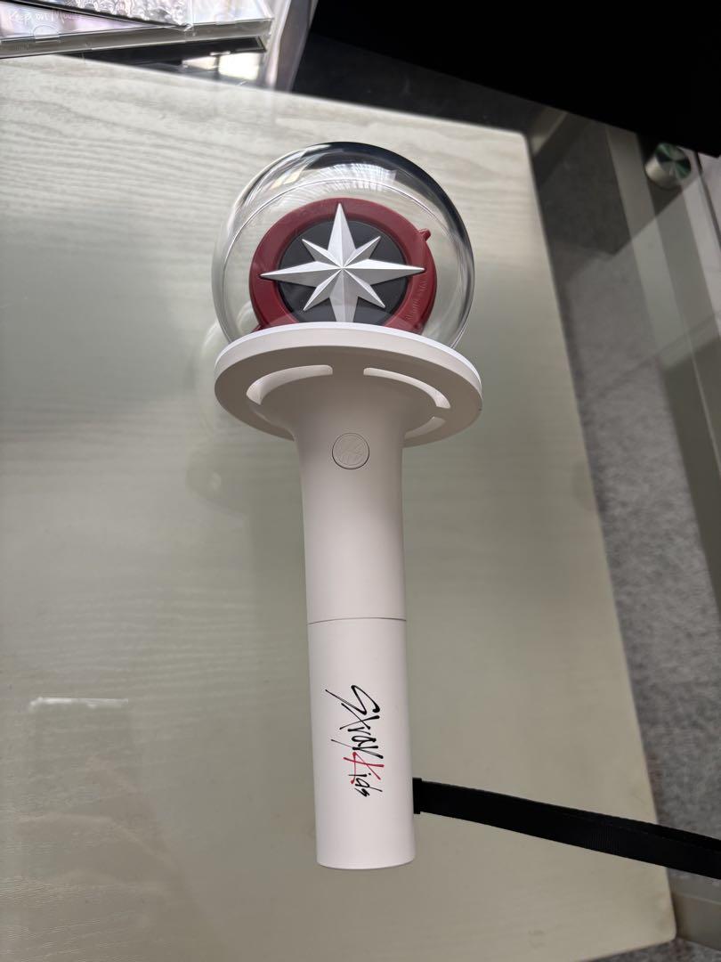 

[Б/У] Официальный лайтстик Stray Kids версии 2