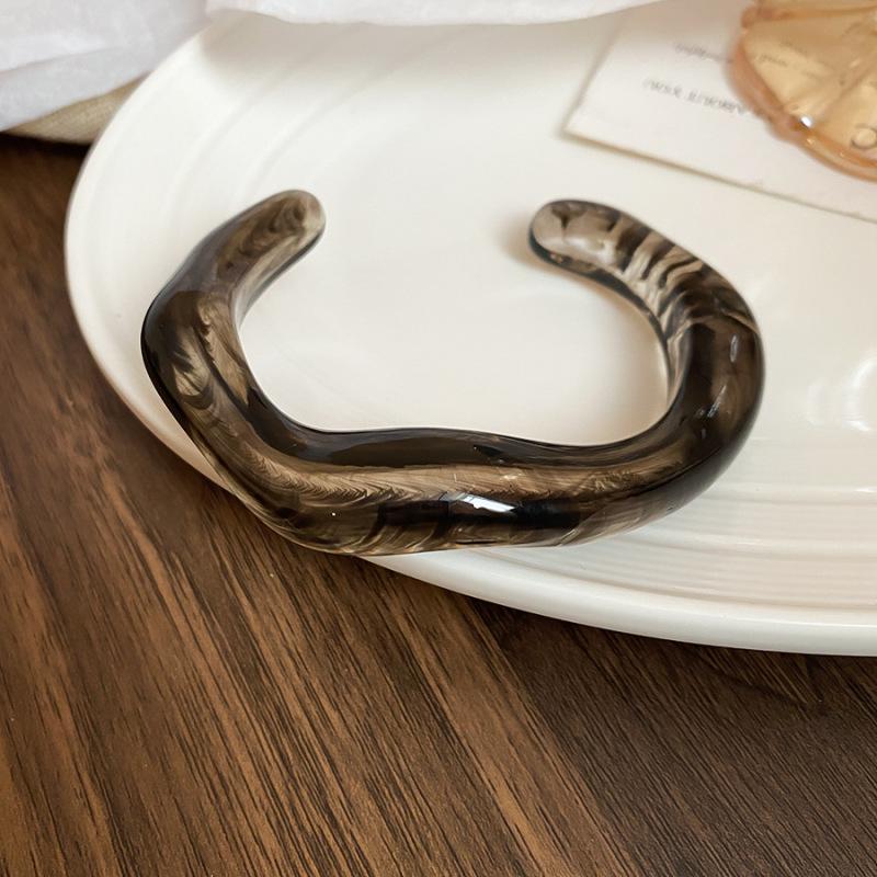 Luxuriöses europäisches & amerikanisches geometrisches offenes Acryl-Armreif-Armband