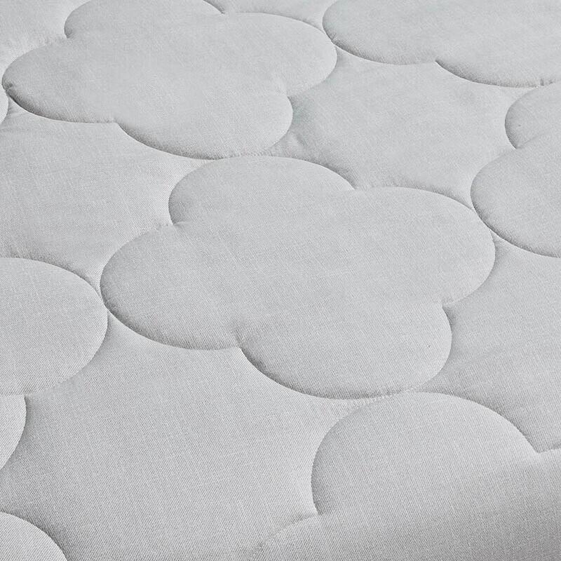 Hongdou Qingyu All Season Silk Blend Quilt