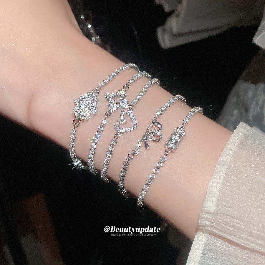 Zircon Heart Bow Pendant Bracelet: Stylish, Versatile Hand Jewelry with a Luxurious, High-End Feel.
