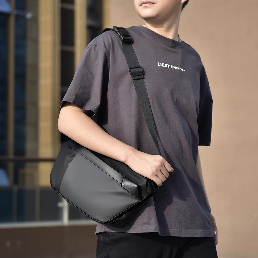 Crossbody Bag Men's Waterproof Chest Bag Fashionable Shoulder Bag