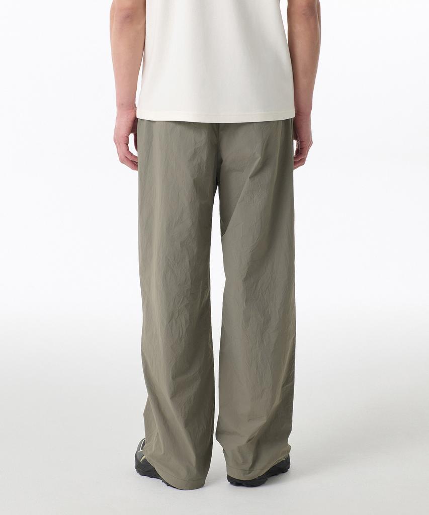 MUSINSA STANDARD Nylon Crease One-Tuck Wide Elastic Pants [Dusty Khaki]