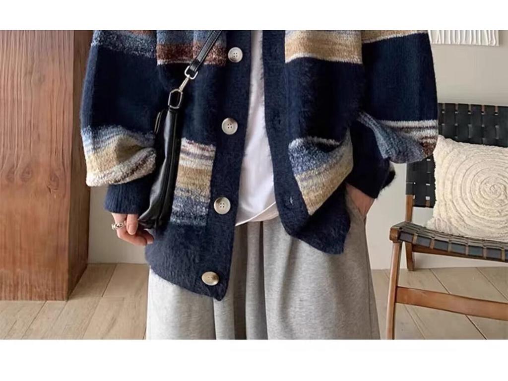 Cardigan Tricotat pentru Bărbați Retro cu Dungi și Blocuri de Culoare - Jachetă Tricotată de Toamnă/Iarnă pentru un Aspect Confortabil și Elegant