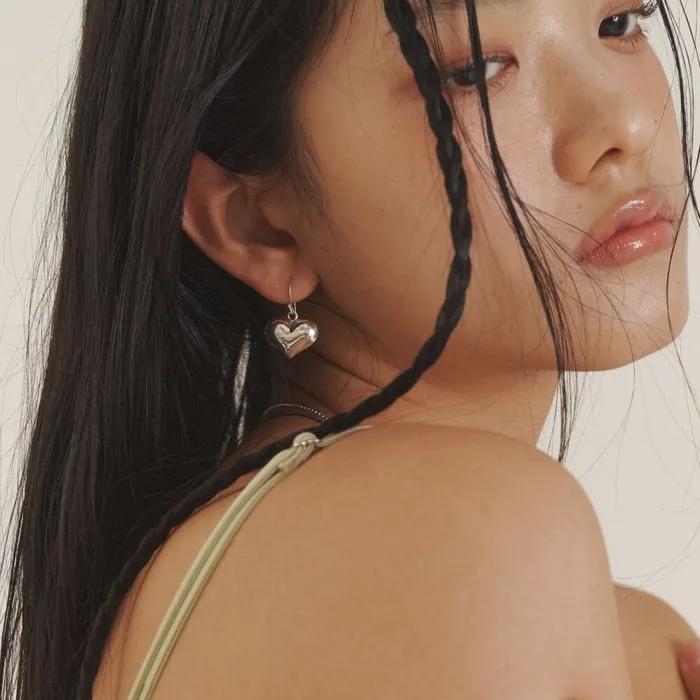[Silver] Plump M Heart Earrings