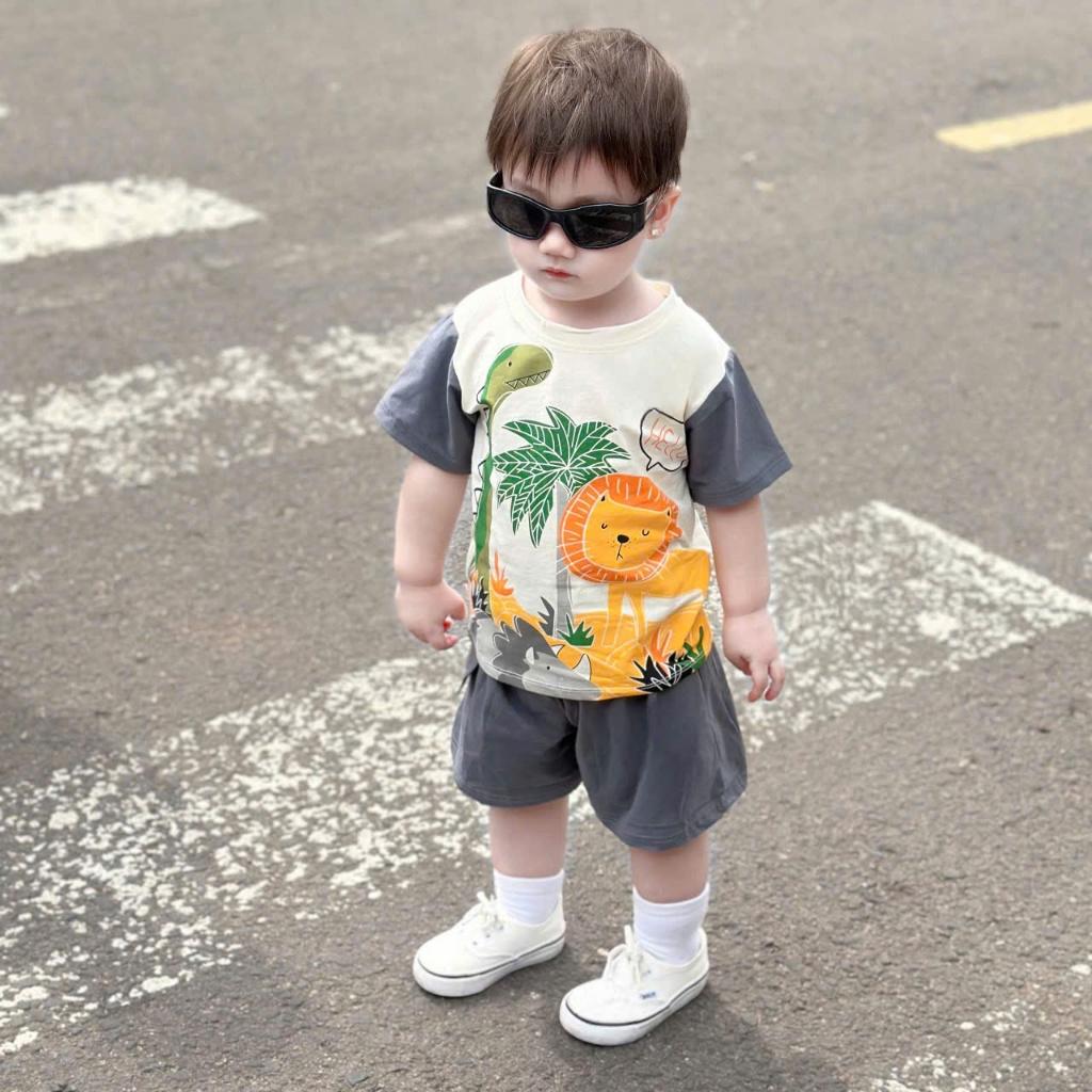 

Boy s short sleeved suit with cartoon pattern print, fashionable and cute set 140