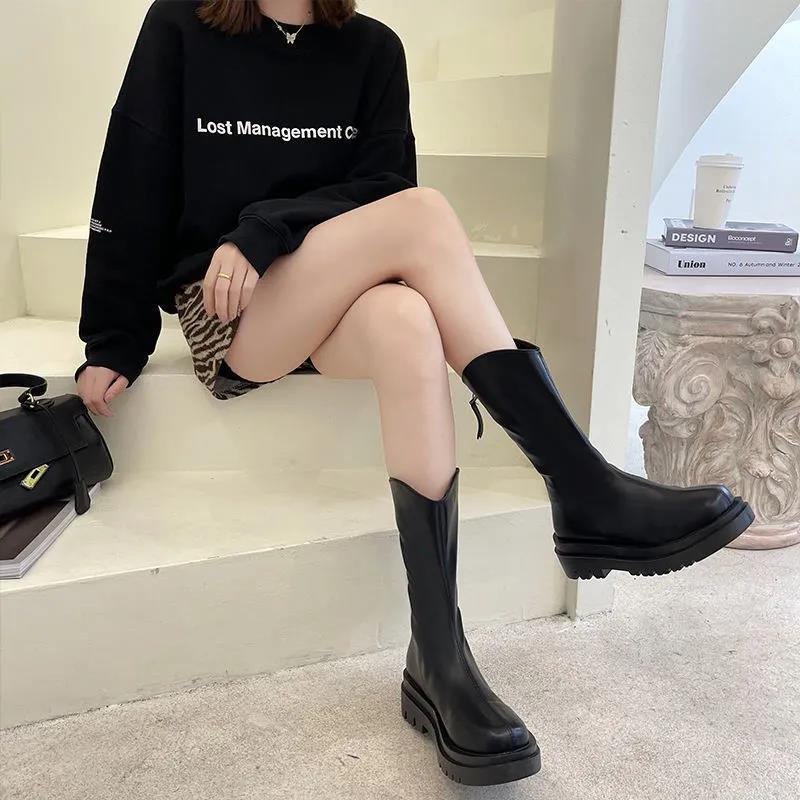 Thick-soled thin medium boots women's new round-headed British style flat-bottomed velvet Martin boots are versatile.