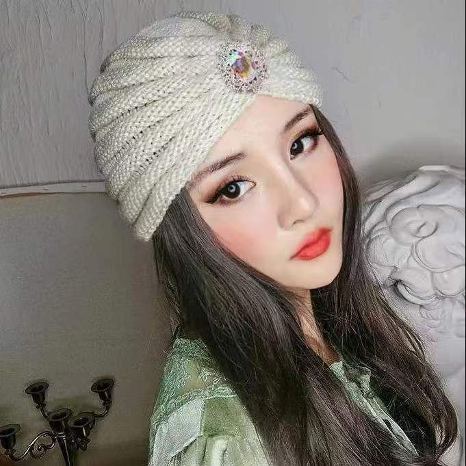 Autumn and Winter Simple and Versatile Knitted Headgear, Rhinestone Forehead Gem, High-end Hat, Warm and Thin Retro Women's Wool Hat