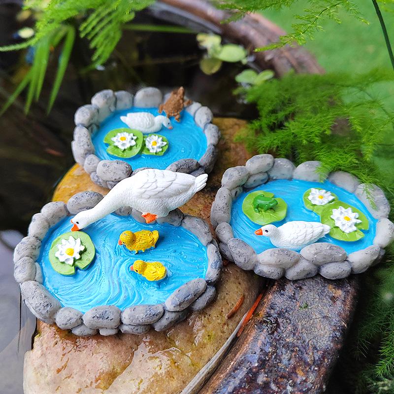 Mini Lotus Pond Micro Landscape Ornament – Rockery Fish Tank DIY Sand Table Bonsai Decoration