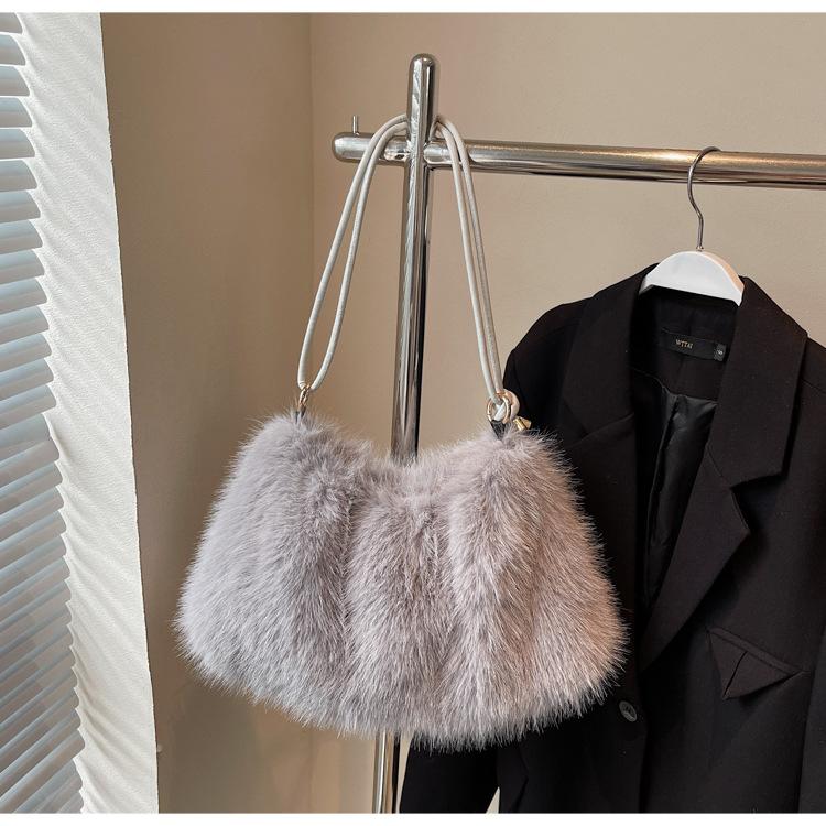 2025 new trendy fashion autumn and winter plush bag versatile large capacity underarm women's bag Korean version niche shoulder messenger bag