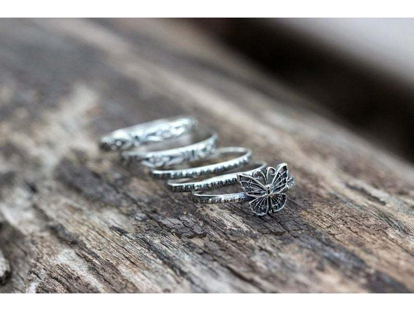 Vintage-inspiriertes stapelbares Schmetterlingsring-Set - 5-teiliges elegantes Design für Frauen