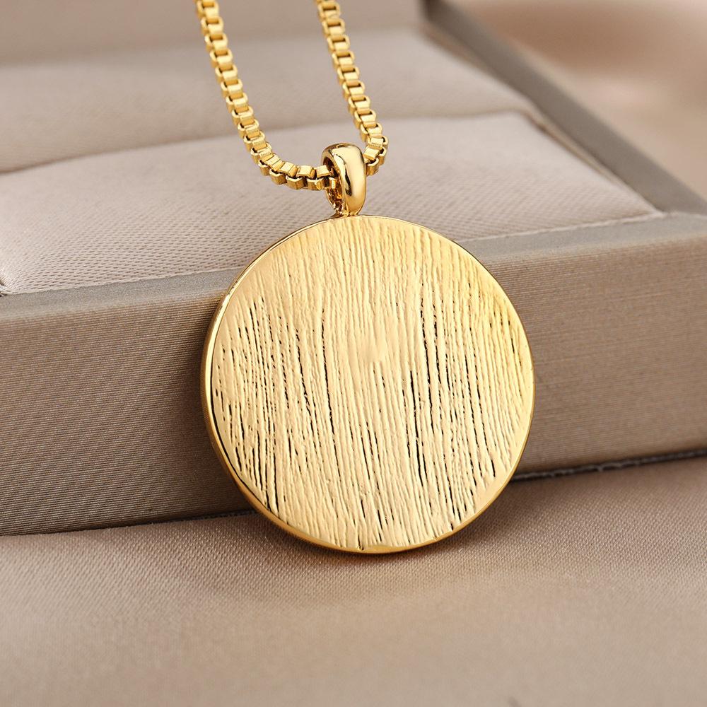 Queen Elizabeth Gold Coin Necklace, Titanium Plated 18K Gold, Ins Women's Collarbone Chain, Creative Gold Coin Accessories