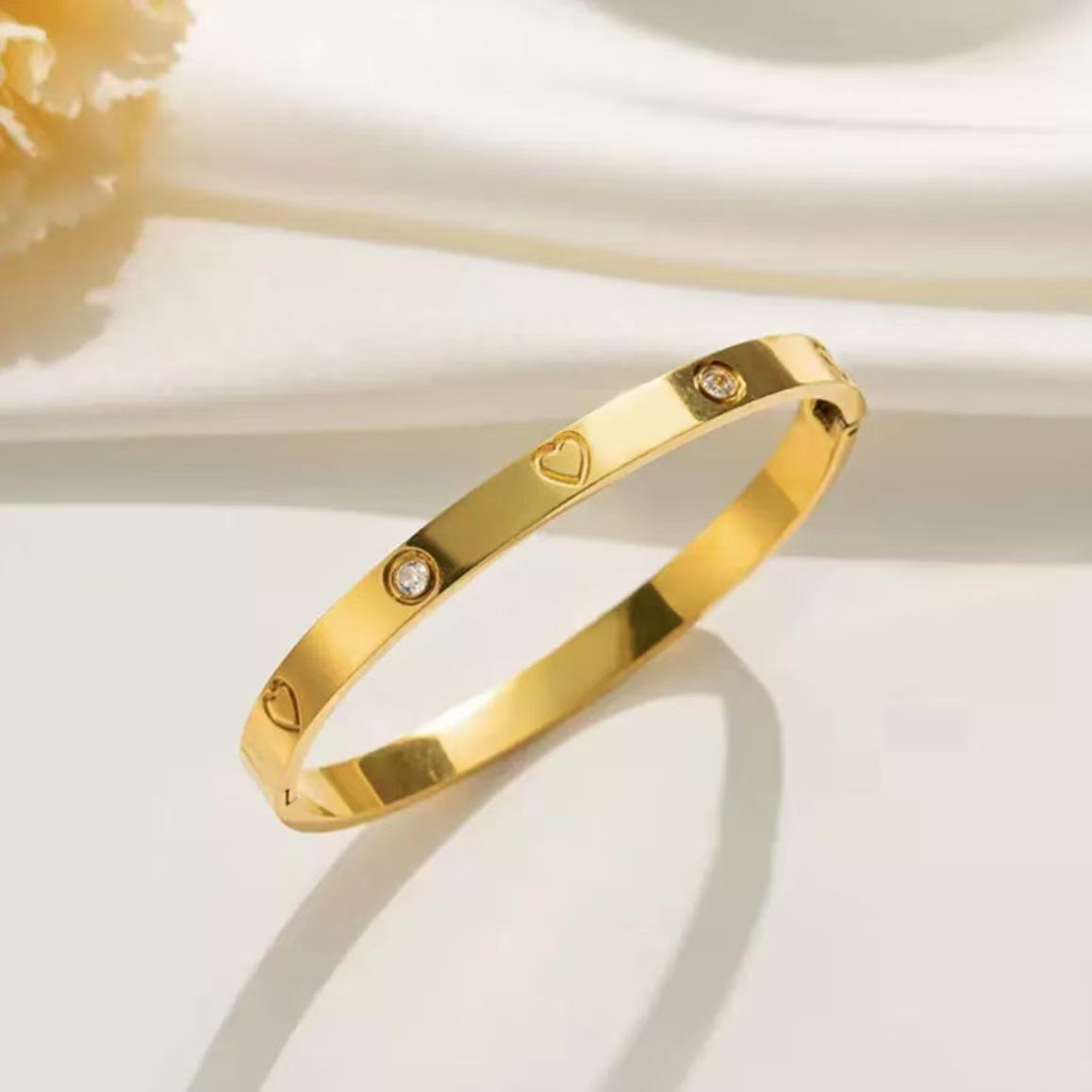 

Классические Роскошные Декоративные Браслеты из Нержавеющей Стали в Виде Пятилистного Цветка, Подходящие для Повседневных Путешествий и Моды, Циркон