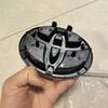 152mm TOYOTA OEM SMONTOVANÝ ZNAK 90975-T2008 Pasuje na Yaris 2015 Znak na přední mřížku