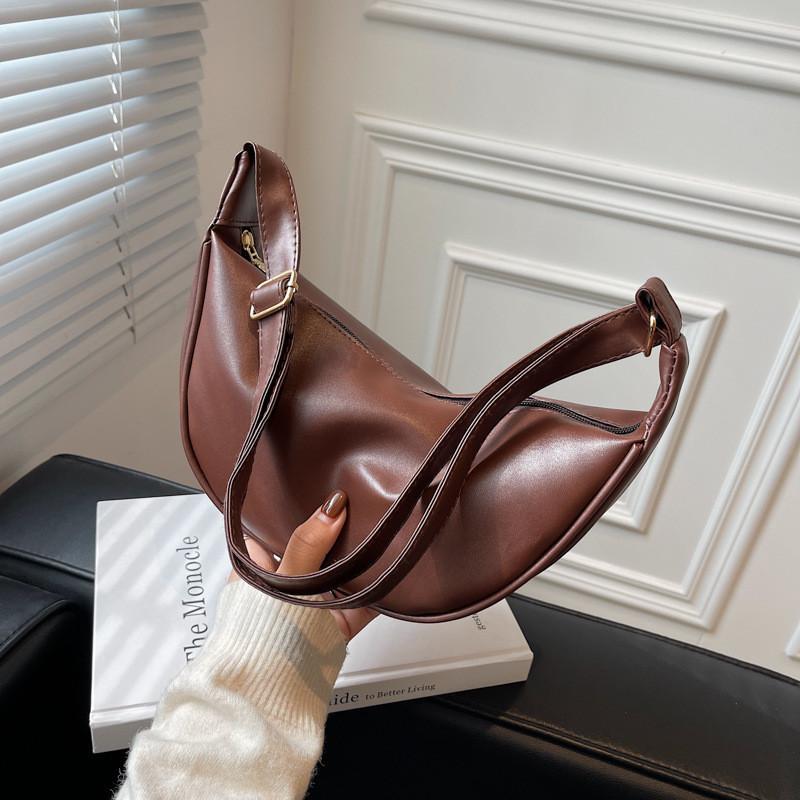 Stylish Polyester Shoulder Bag For Women Soft Zippered Quilted Purse